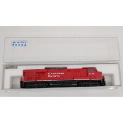 Trains*Kato 176-8904 N Canadian Pacific Diesel Locomotive #8718 - Model Train Junction: Quality Parts and Art Supplies
