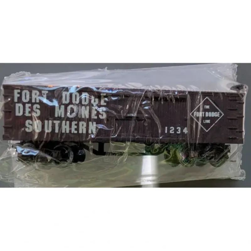 Trains*Micro-Trains 1234 N Scale Fort Dodge Des Moines Southern Freight Car - Model Train Junction: Quality Parts and Art Supplies